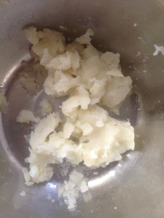 糯米花生土豆饼步骤4
