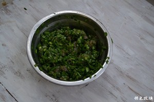 韭菜肉饼步骤5