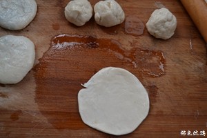 韭菜肉饼步骤7