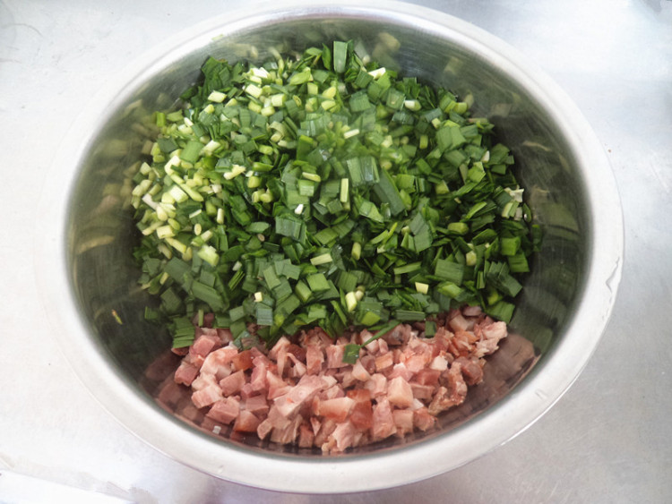 酱肉韭菜馅饼步骤4