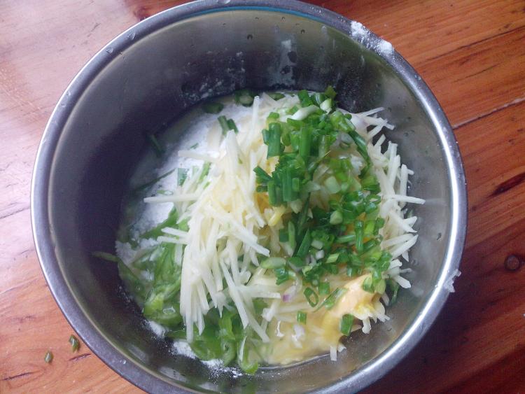 青椒土豆饼步骤7