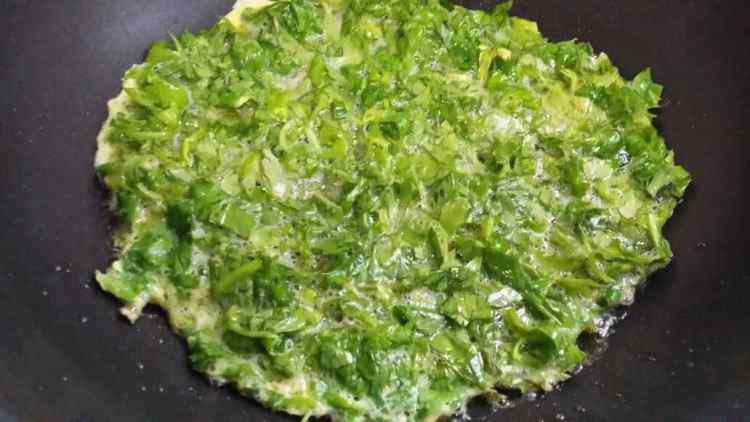 芹菜蛋饼步骤3
