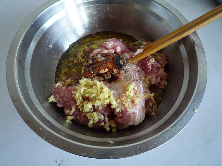 猪肉小葱盘龙馅饼步骤3