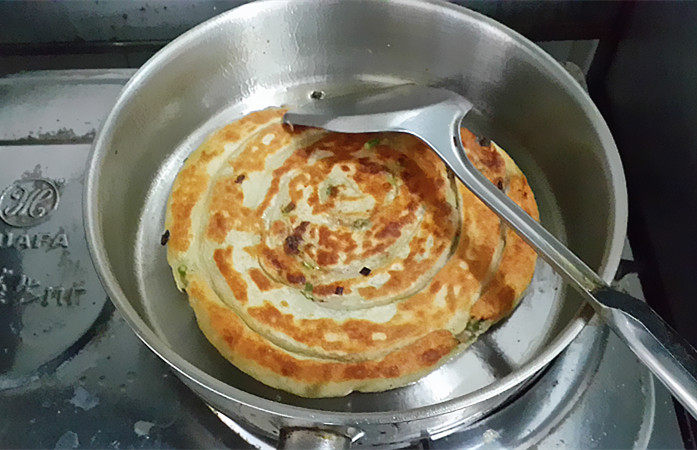 猪肉小葱盘龙馅饼步骤15