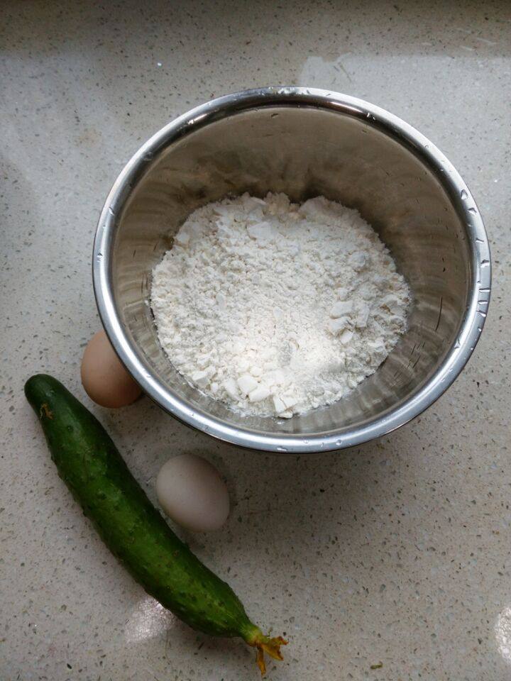 黄瓜芝麻蛋饼步骤1