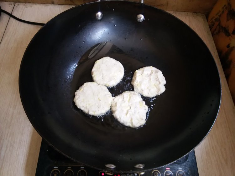 白菜豆渣饼步骤7