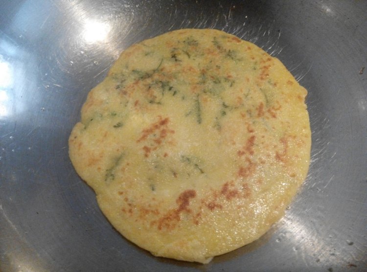荠菜鸡蛋软饼步骤8