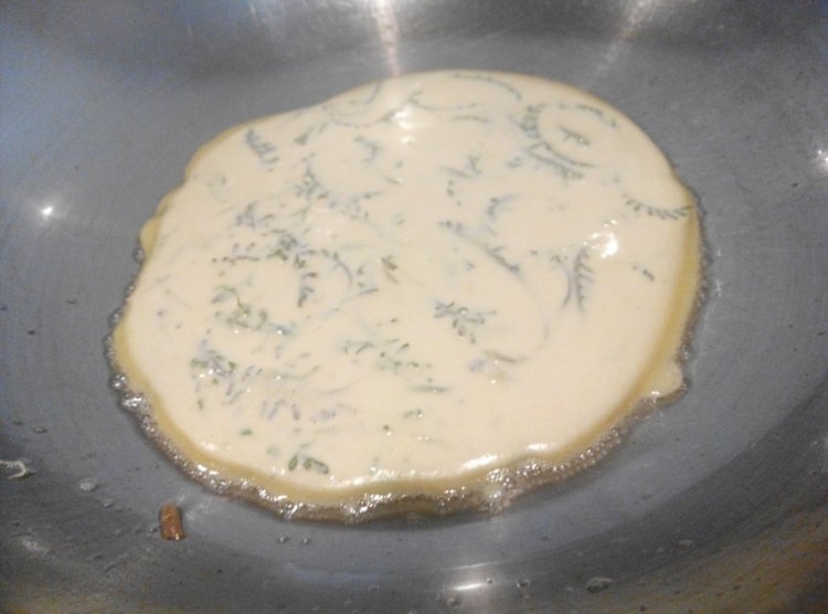 荠菜鸡蛋软饼步骤7