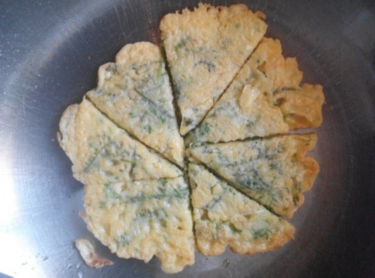 荠菜鸡蛋软饼步骤9