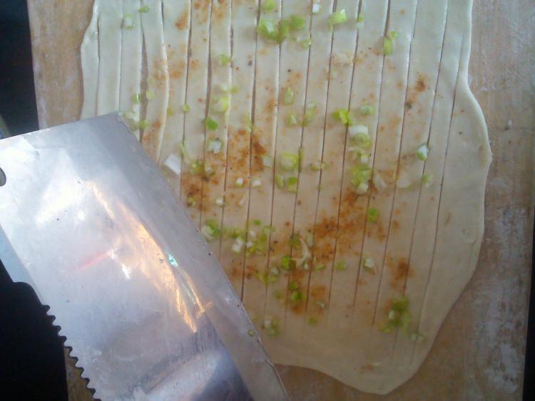 葱香手抓饼步骤7