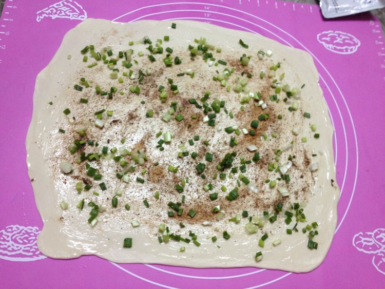 五香千层葱油饼步骤4