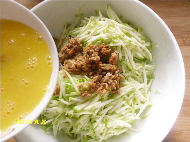 虾仁西葫芦饼步骤5