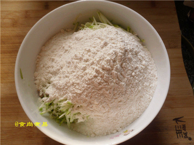 虾仁西葫芦饼步骤6