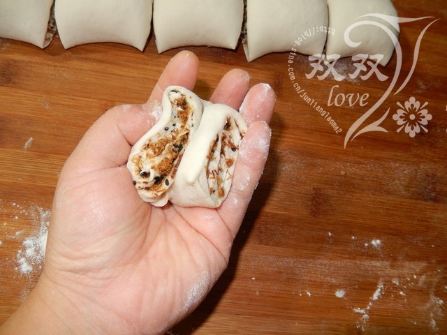 黑芝麻肉松饼步骤8