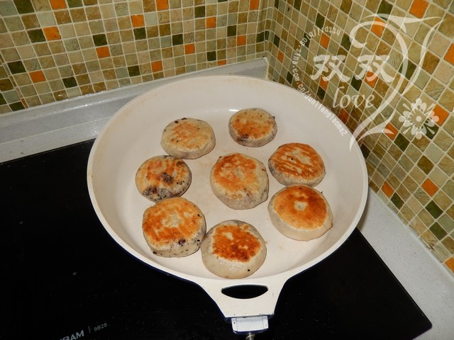 黑芝麻肉松饼步骤12
