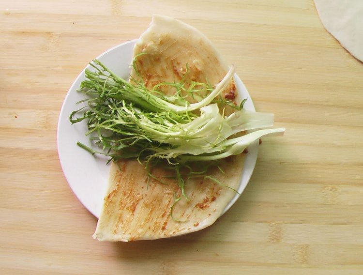 苦菊卷饼步骤6