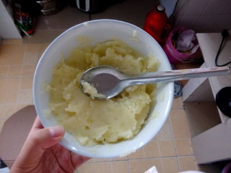 土豆黑芝麻饼步骤3