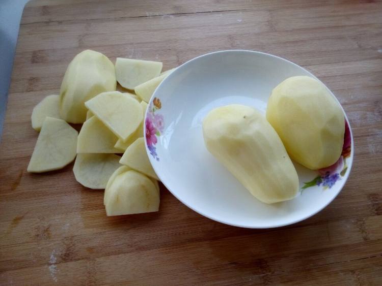 土豆黑芝麻饼步骤1