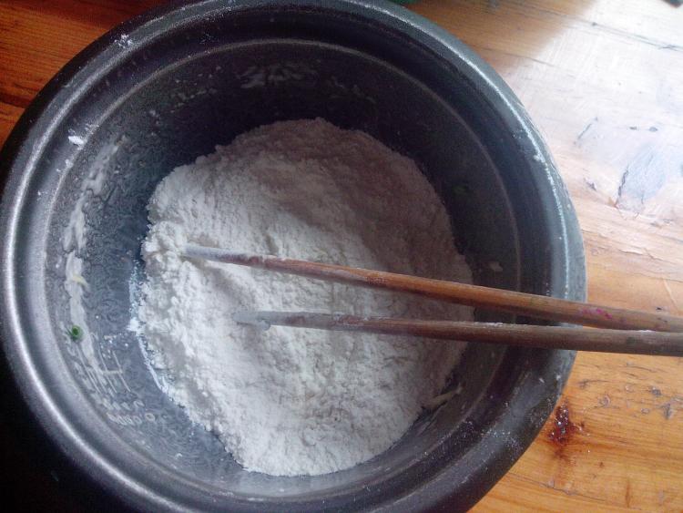 芝麻鸡蛋葱花饼步骤2