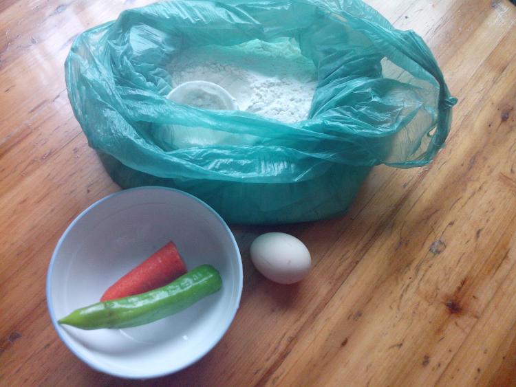 青椒红萝卜煎饼步骤1