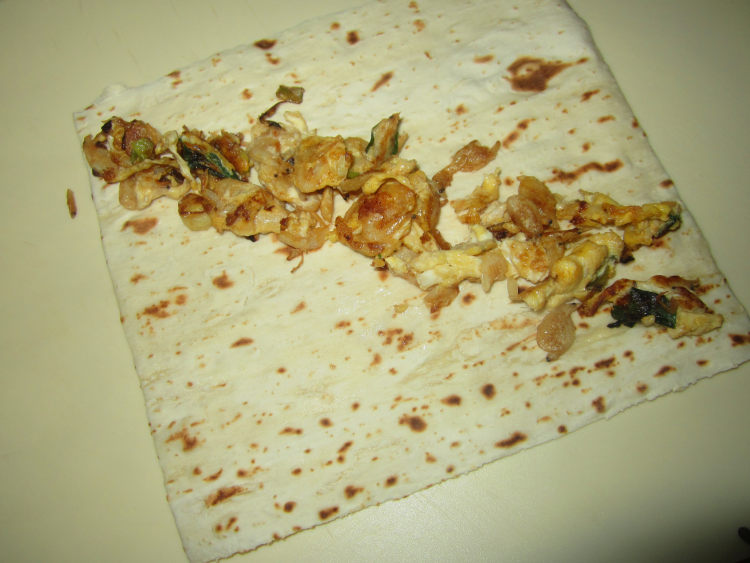 虾皮煎蛋卷饼步骤7