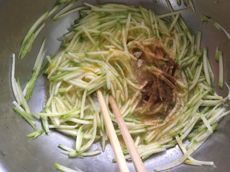 西葫芦糊塌子步骤3