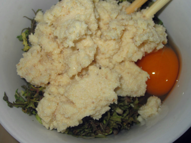 荠菜豆渣饼步骤3