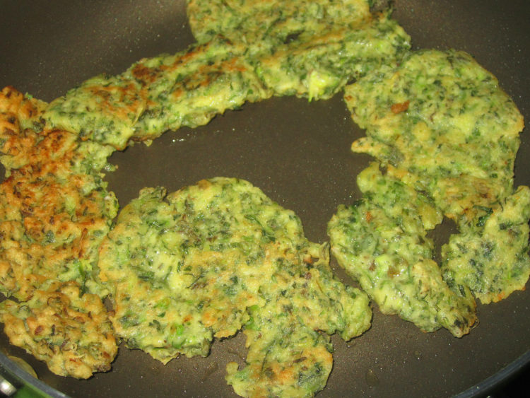 荠菜豆渣饼步骤7