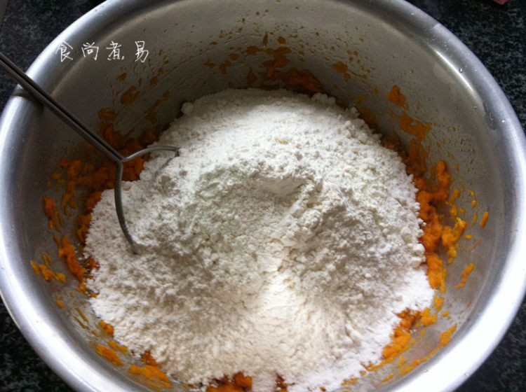芝麻花生南瓜饼步骤7