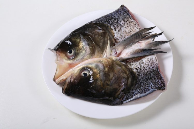 鱼头泡饼步骤1