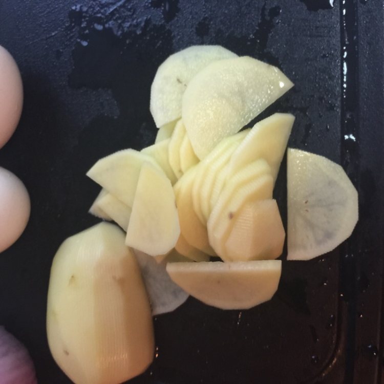 西班牙土豆鸡蛋饼步骤2