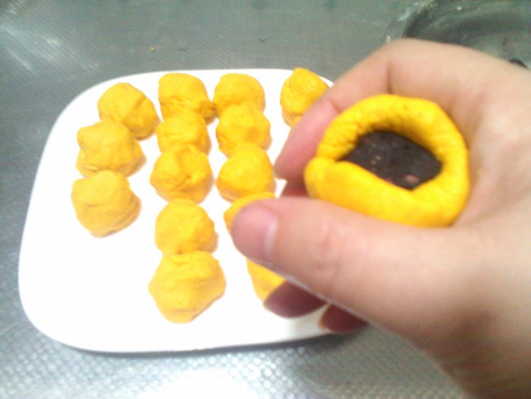 南瓜豆沙糯米饼步骤6