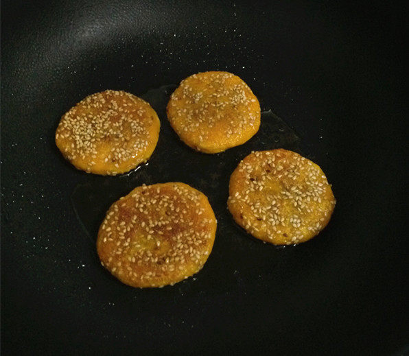 芝麻南瓜紫薯饼步骤16