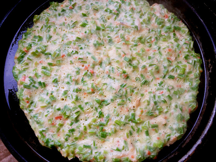 蒜苗虾皮鸡蛋饼步骤9