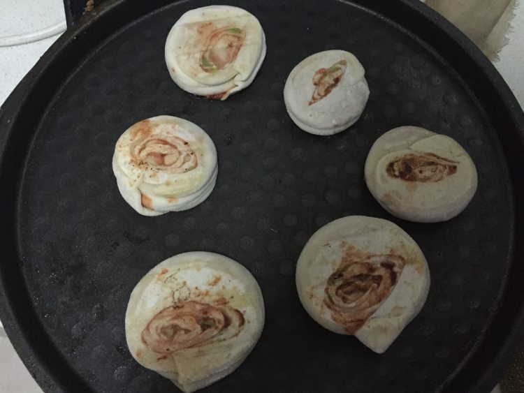 腐乳葱香小饼步骤11
