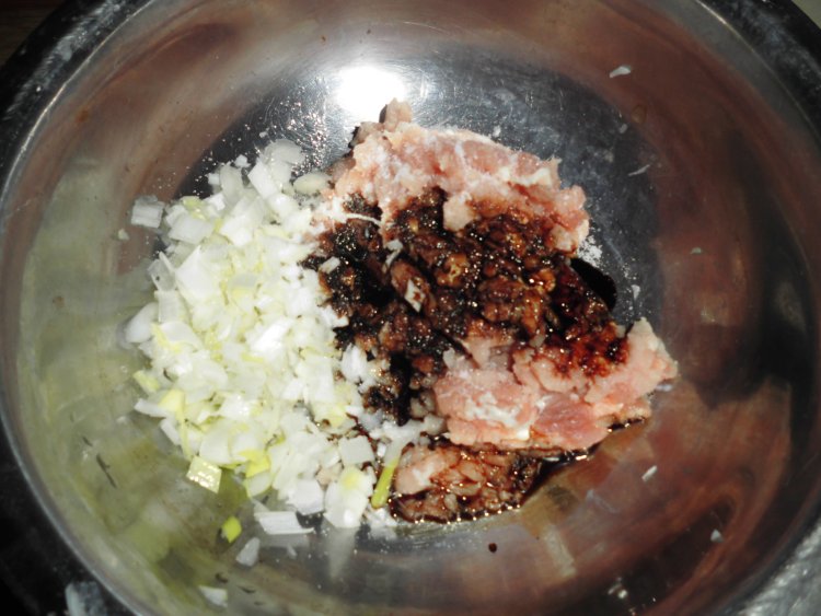 茄子肉馅饼步骤4