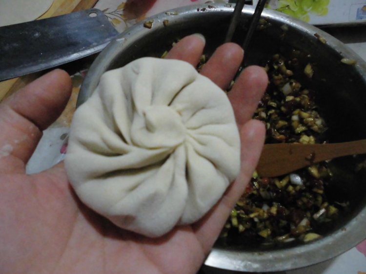 茄子肉馅饼步骤11