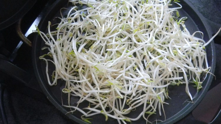 火腿豆芽煎饼步骤4