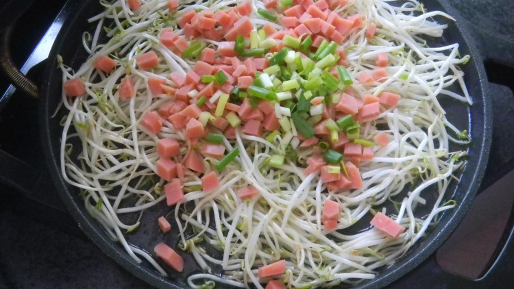 火腿豆芽煎饼步骤5