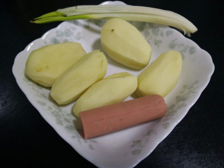 窝蛋土豆丝饼步骤1