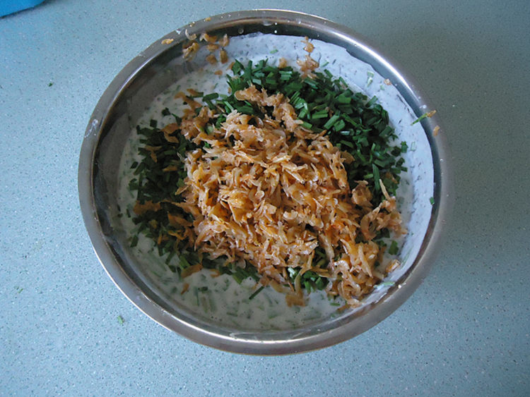 虾皮韭菜煎饼步骤4