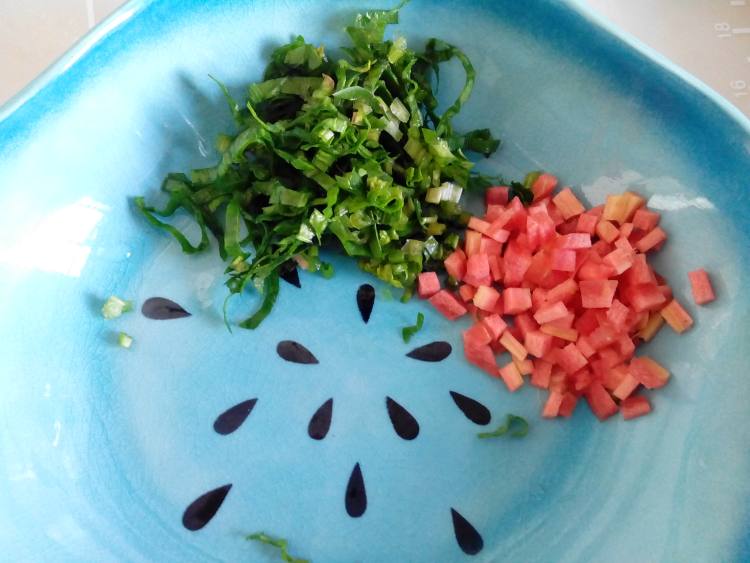 菠菜胡萝卜鸡蛋饼步骤2