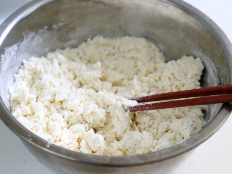 鸭油千层饼步骤2