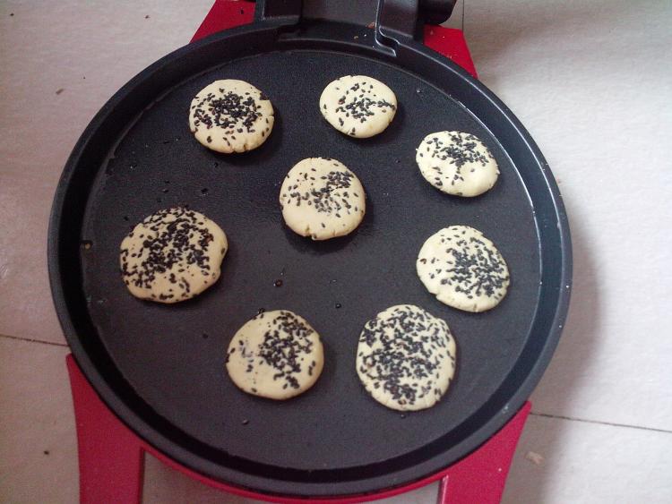 红薯糯米芝麻饼步骤8