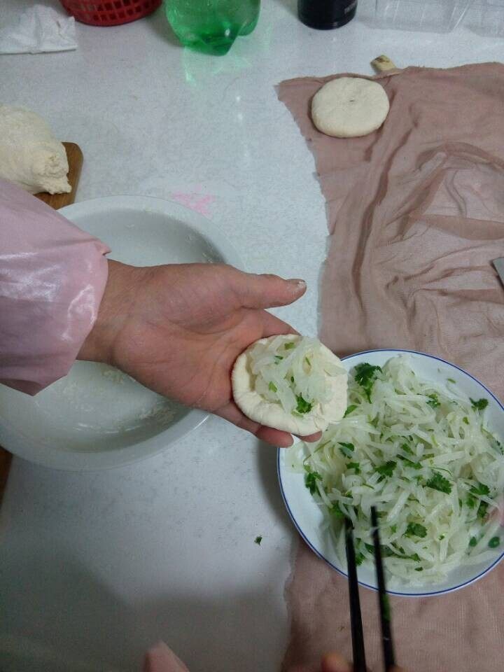 香菜萝卜丝饼步骤5
