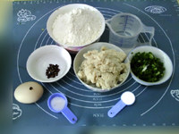 鸡蛋葱香豆渣松饼步骤1
