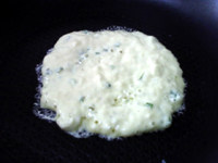 鸡蛋葱香豆渣松饼步骤11