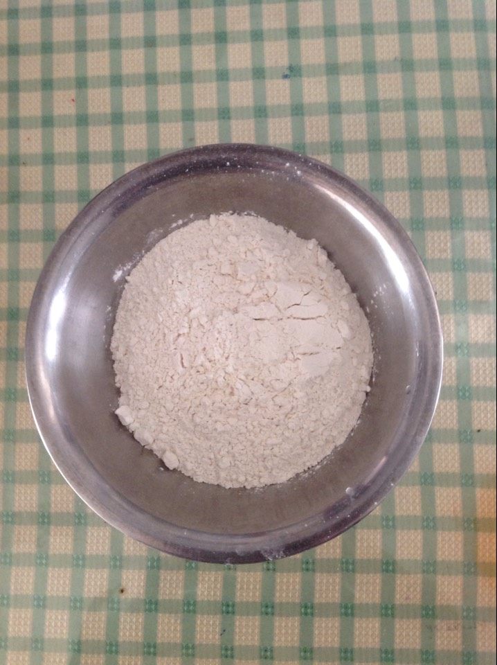 椒盐麻酱烧饼步骤1