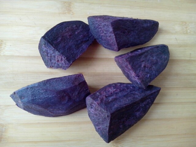 奶香芝麻紫薯苹果饼步骤1