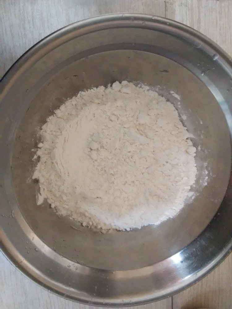 黑芝麻鸡蛋脆饼步骤1